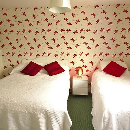 Riverside House Bed & Breakfast *